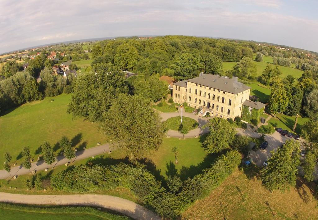 Gutshaus Redewisch Hotel & Restaurant ボルテンハーゲン エクステリア 写真