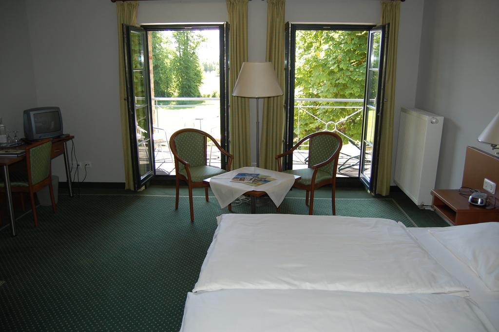 Gutshaus Redewisch Hotel & Restaurant ボルテンハーゲン エクステリア 写真